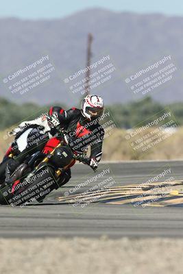 media/Oct-13-2025-Moto Forza (Mon) [[a66d839500]]/3-B Group/Session 3 (Turn 16)/